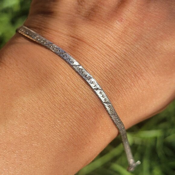 Lovely vintage 925 sterling silver ITALY etched lines herringbone 3 mm bracelet - Picture 7 of 16